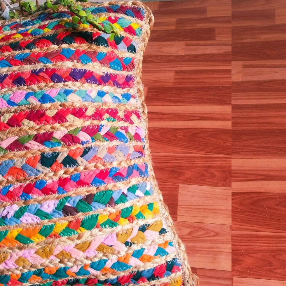 Kleurrijke chindi gevlochten jute kussenset - Afbeelding 3