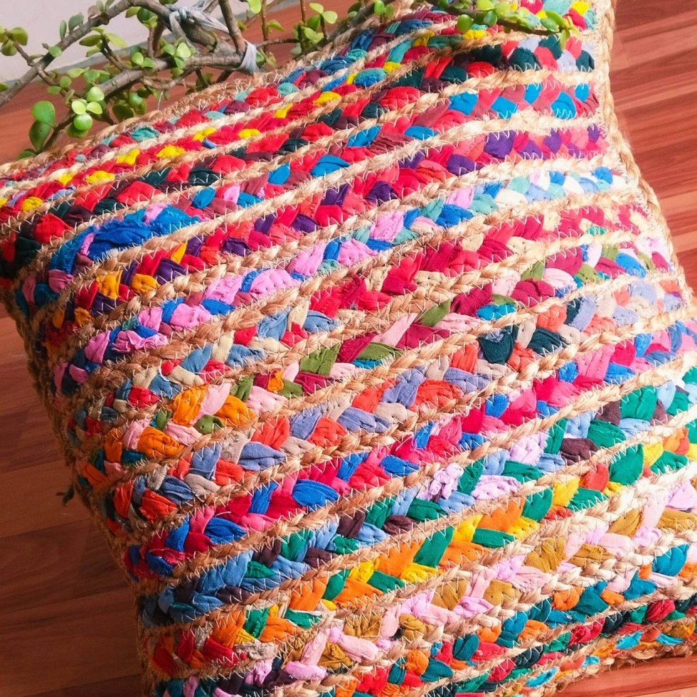 Kleurrijke chindi gevlochten jute kussenset
