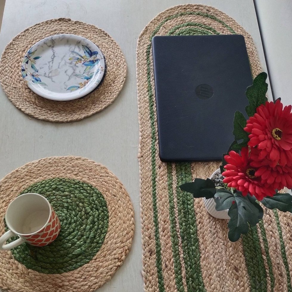 Groene ronde en ovale jute placemats