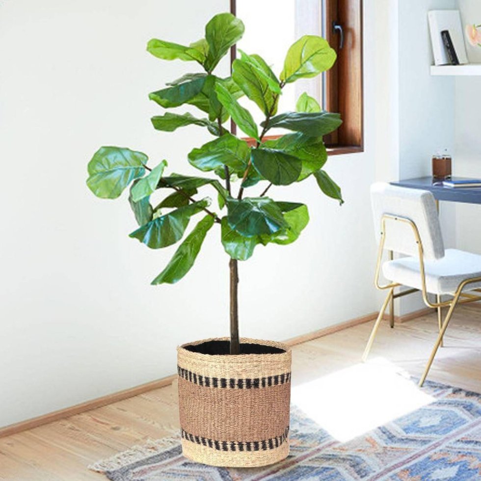 Ivory and beige jute round basket