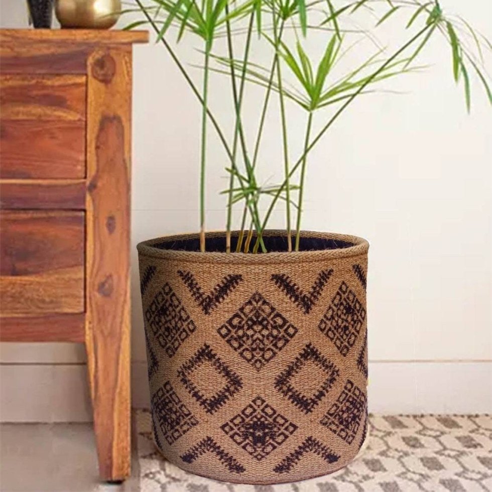 Natural and brown diamond jute basket