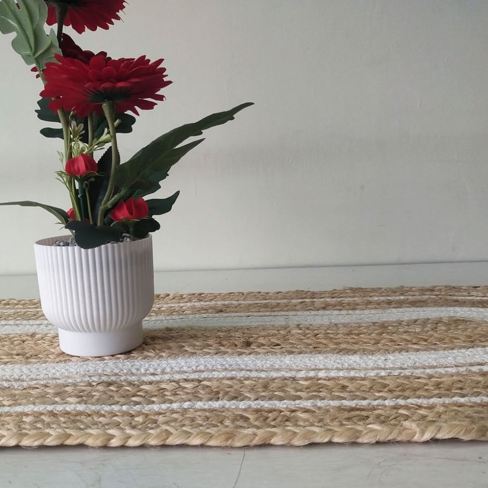 Ovale jute tafelloper en placemats met witte bies