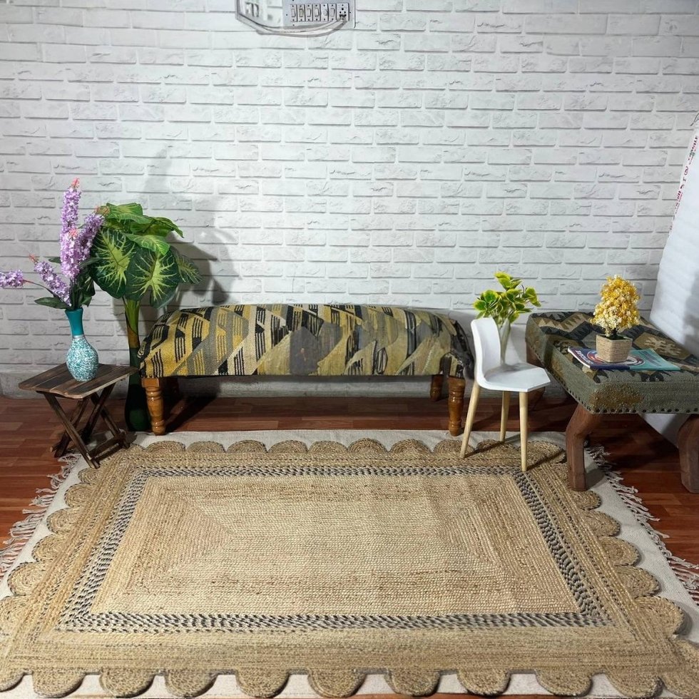 Geribbeld jute vloerkleed met zwarte en witte bies